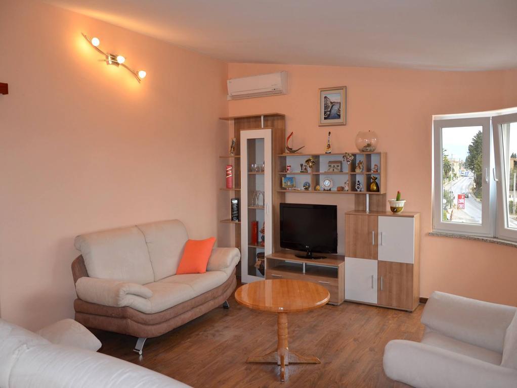 Apartman Julienne Kastela Oda fotoğraf